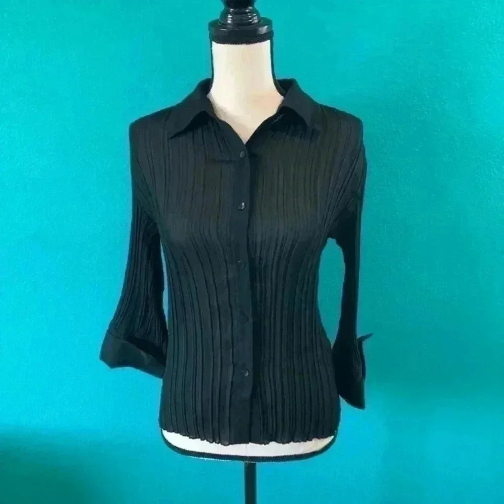 ⭐️ Le grange black sheer textured button up long sleeve in size small